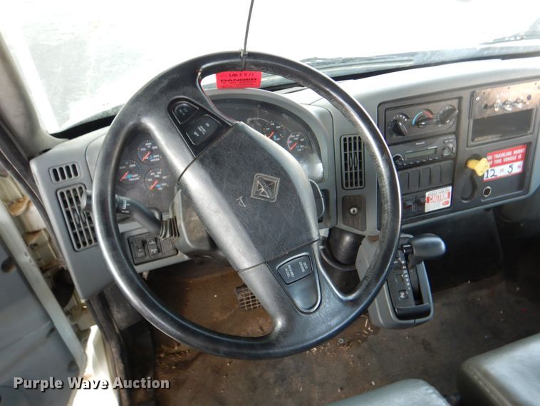 image for item ID9011 2002 International 4400  bucket truck