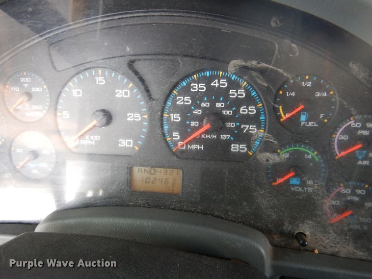 image for item ID9011 2002 International 4400  bucket truck