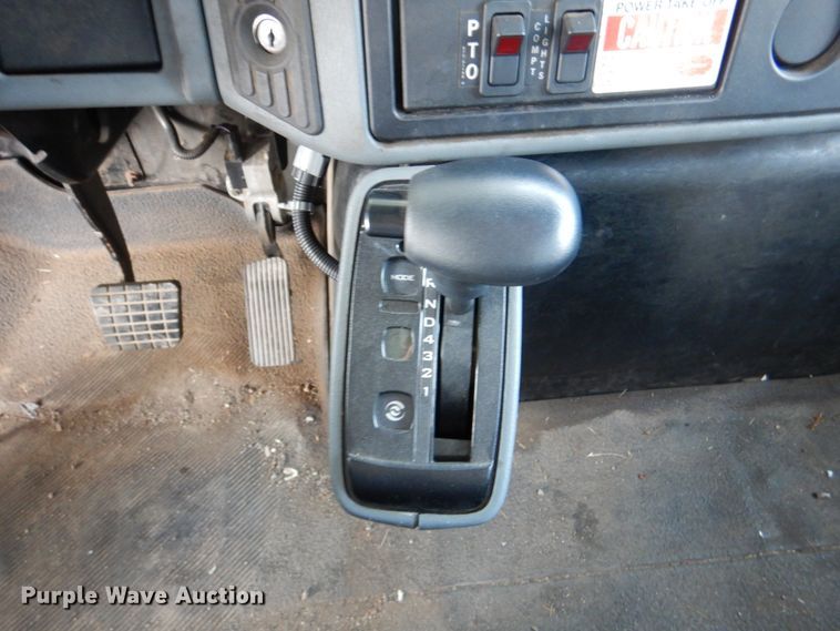 image for item ID9011 2002 International 4400  bucket truck