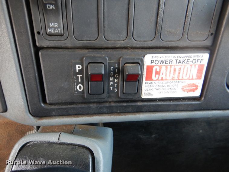 image for item ID9011 2002 International 4400  bucket truck