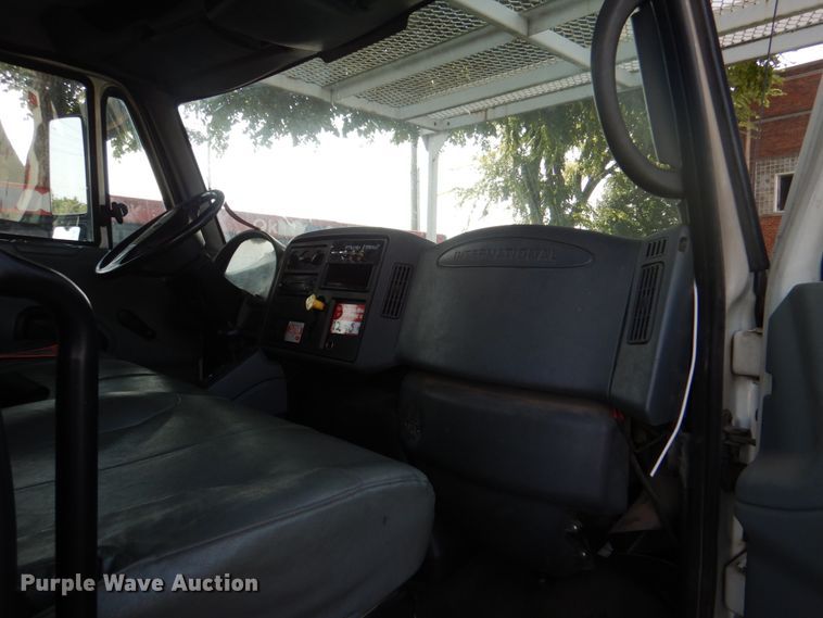 image for item ID9011 2002 International 4400  bucket truck