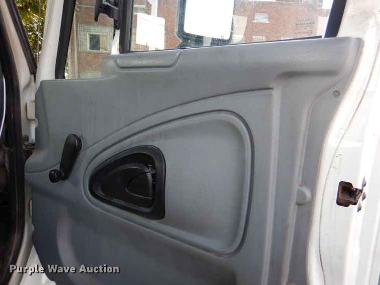 image for item ID9011 2002 International 4400  bucket truck