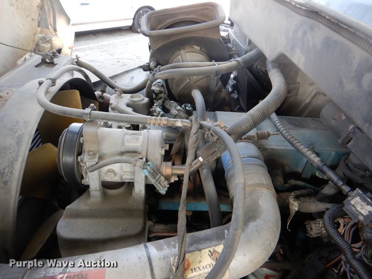 image for item ID9011 2002 International 4400  bucket truck