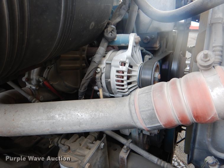 image for item ID9011 2002 International 4400  bucket truck