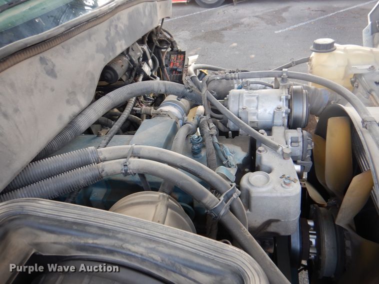 image for item ID9011 2002 International 4400  bucket truck