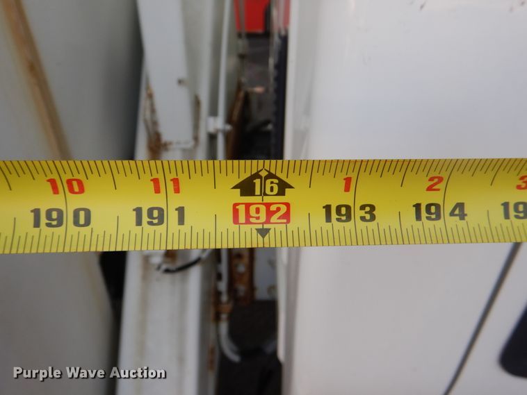 image for item ID9011 2002 International 4400  bucket truck