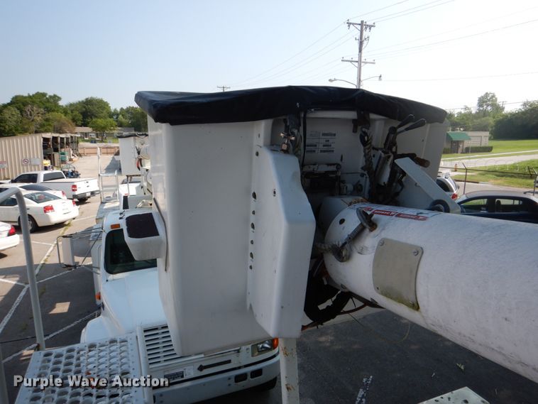 image for item ID9011 2002 International 4400  bucket truck