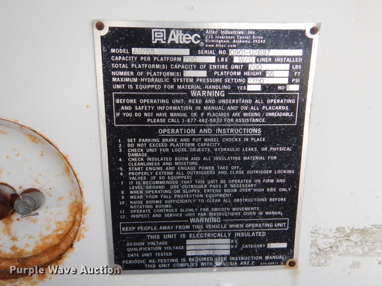 image for item ID9011 2002 International 4400  bucket truck