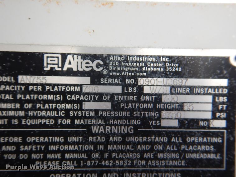 image for item ID9011 2002 International 4400  bucket truck