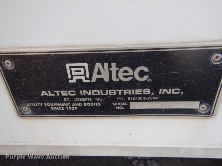 image for item ID9011 2002 International 4400  bucket truck