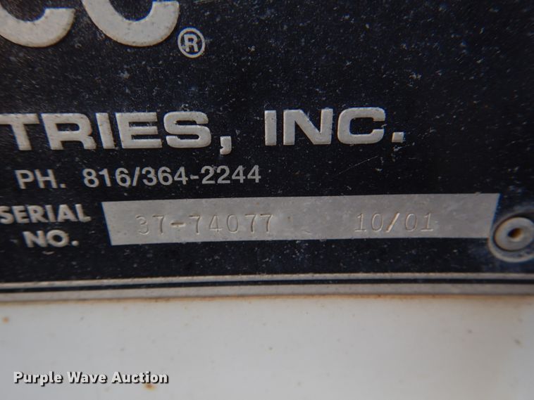 image for item ID9011 2002 International 4400  bucket truck