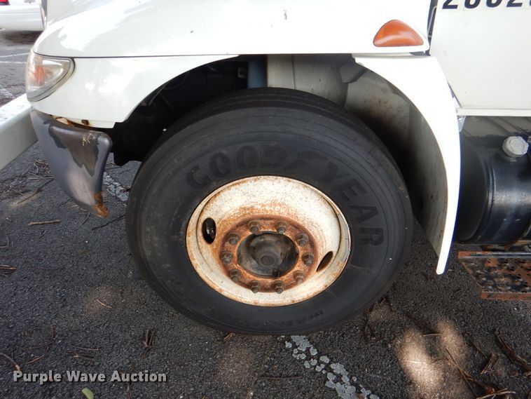 image for item ID9011 2002 International 4400  bucket truck