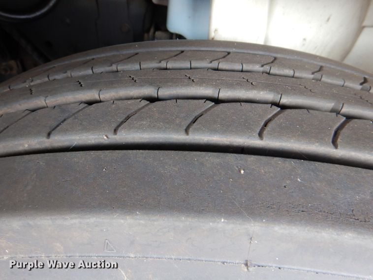 image for item ID9011 2002 International 4400  bucket truck