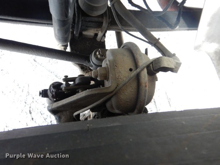 image for item ID9011 2002 International 4400  bucket truck