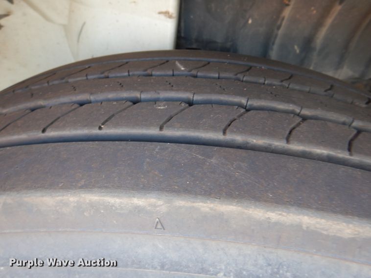 image for item ID9011 2002 International 4400  bucket truck