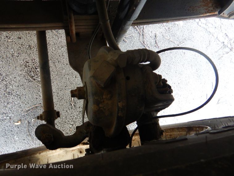 image for item ID9011 2002 International 4400  bucket truck