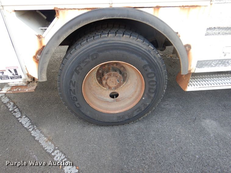 image for item ID9011 2002 International 4400  bucket truck