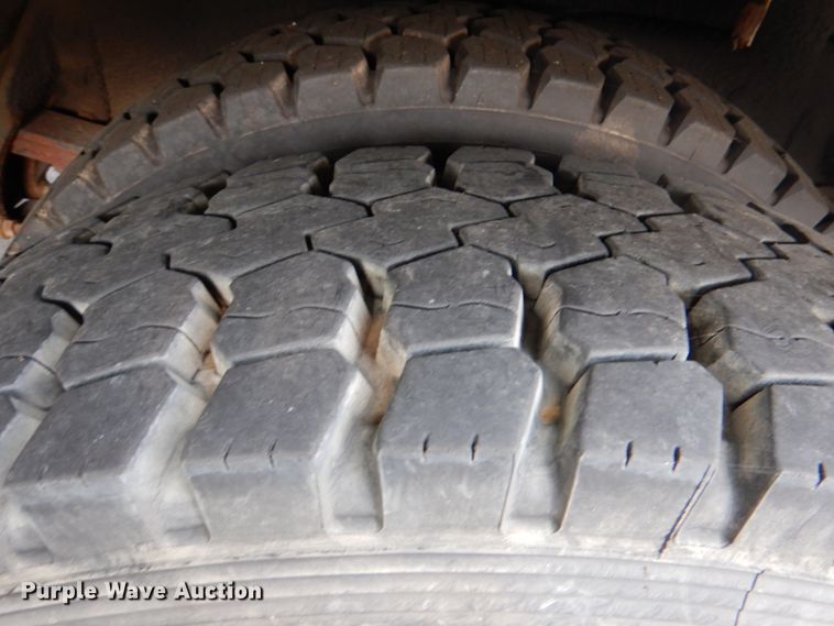 image for item ID9011 2002 International 4400  bucket truck