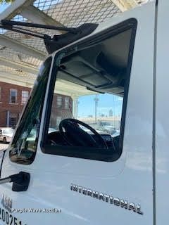 image for item ID9011 2002 International 4400  bucket truck