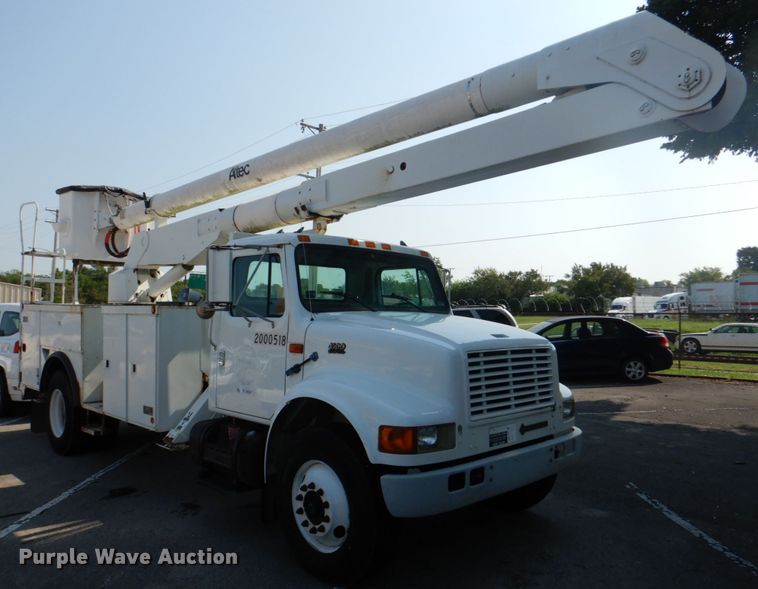 image for item ID9012 2000 International 4900  bucket truck