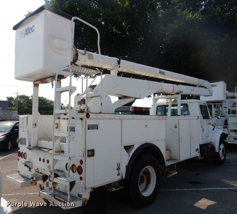 image for item ID9012 2000 International 4900  bucket truck