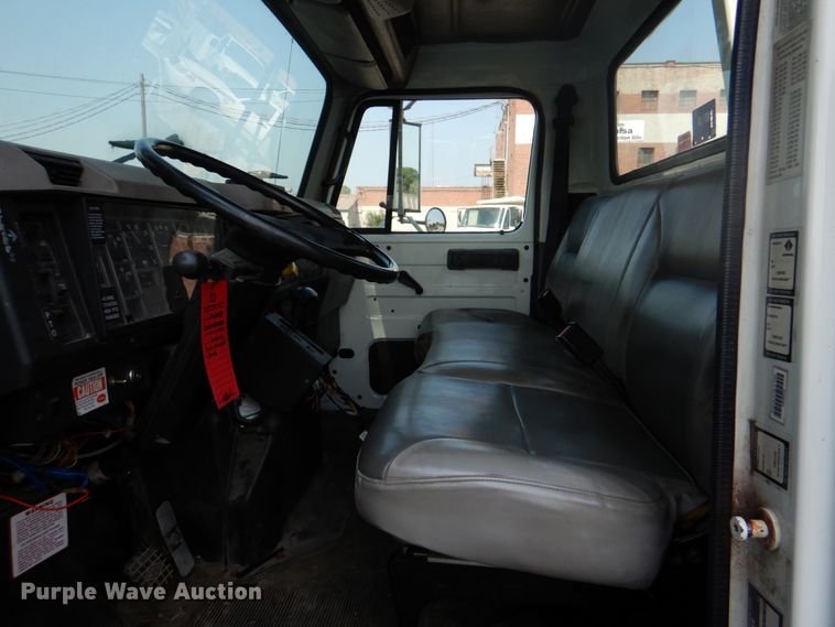 image for item ID9012 2000 International 4900  bucket truck