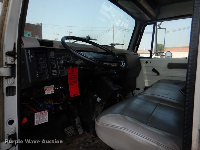 image for item ID9012 2000 International 4900  bucket truck