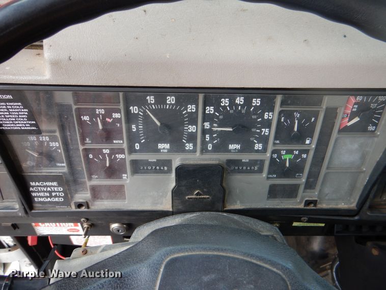 image for item ID9012 2000 International 4900  bucket truck