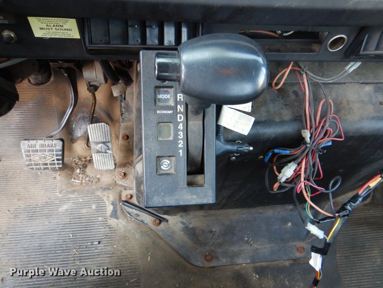 image for item ID9012 2000 International 4900  bucket truck