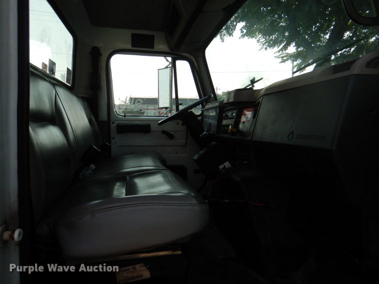 image for item ID9012 2000 International 4900  bucket truck