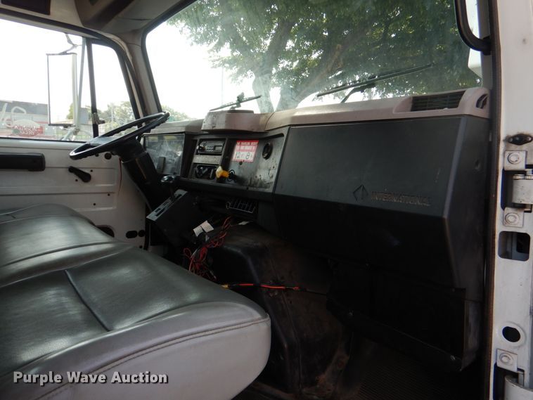 image for item ID9012 2000 International 4900  bucket truck