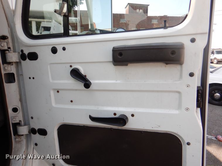 image for item ID9012 2000 International 4900  bucket truck