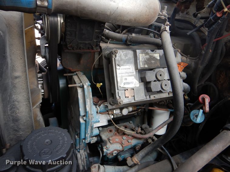 image for item ID9012 2000 International 4900  bucket truck