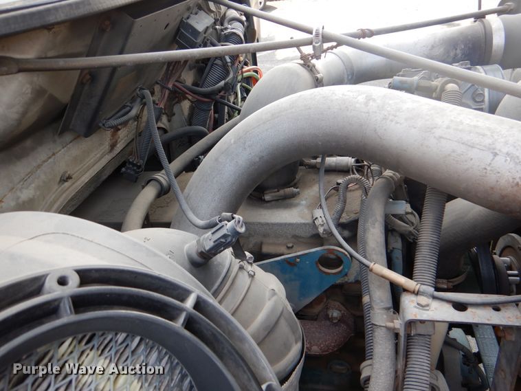 image for item ID9012 2000 International 4900  bucket truck