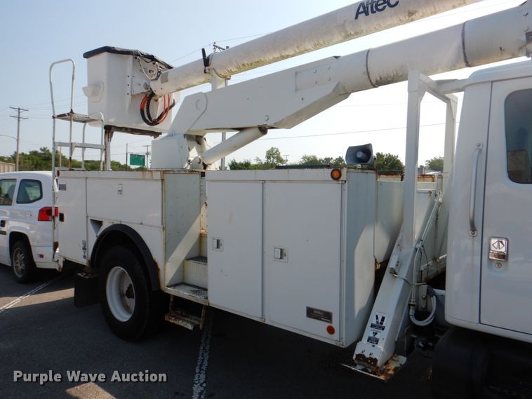 image for item ID9012 2000 International 4900  bucket truck