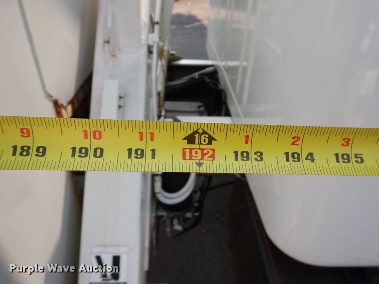 image for item ID9012 2000 International 4900  bucket truck