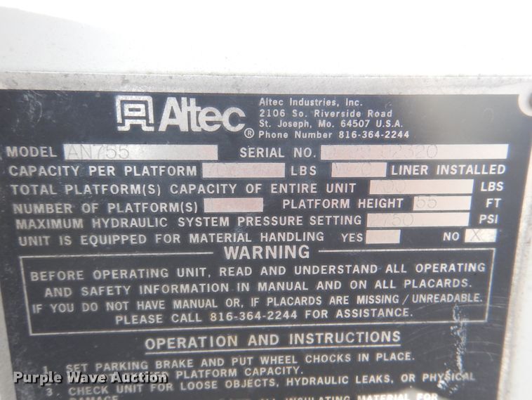 image for item ID9012 2000 International 4900  bucket truck