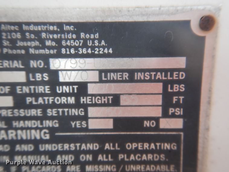 image for item ID9012 2000 International 4900  bucket truck