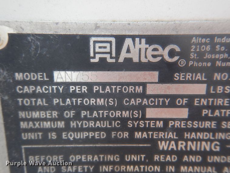 image for item ID9012 2000 International 4900  bucket truck