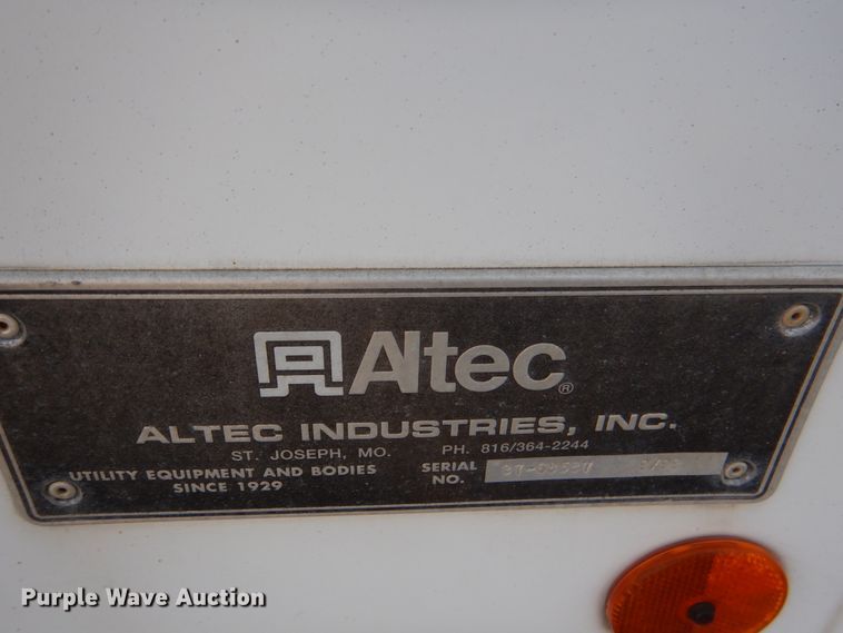 image for item ID9012 2000 International 4900  bucket truck