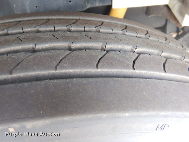 image for item ID9012 2000 International 4900  bucket truck