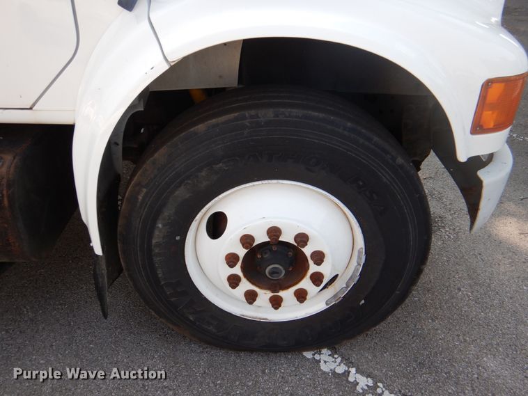 image for item ID9012 2000 International 4900  bucket truck