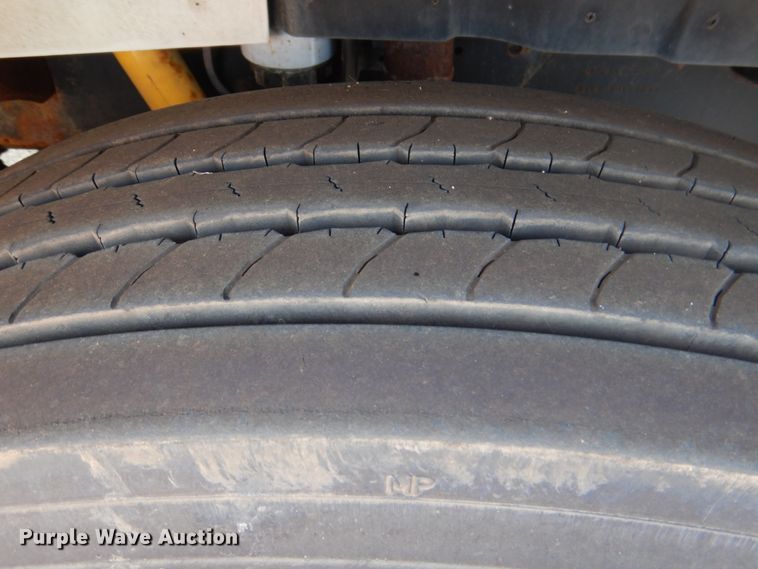 image for item ID9012 2000 International 4900  bucket truck