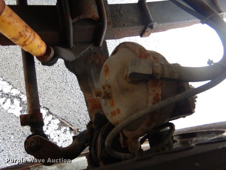 image for item ID9012 2000 International 4900  bucket truck