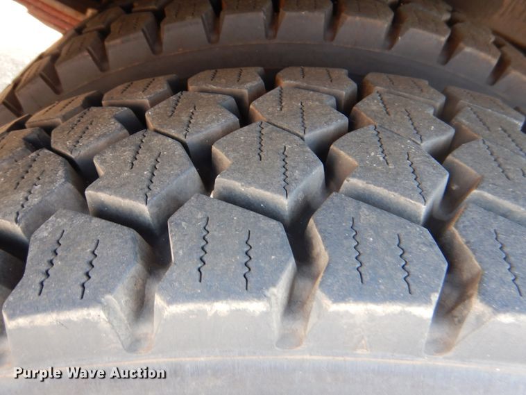 image for item ID9012 2000 International 4900  bucket truck