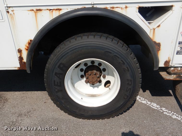 image for item ID9012 2000 International 4900  bucket truck