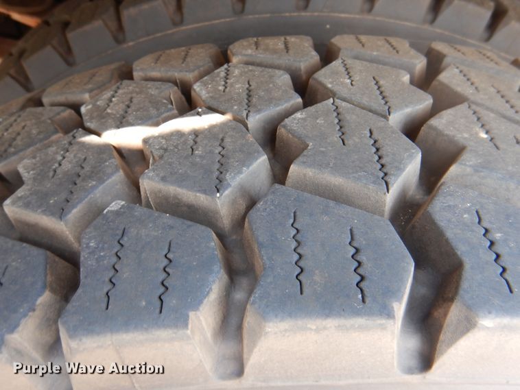 image for item ID9012 2000 International 4900  bucket truck