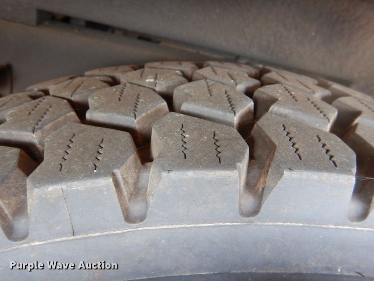 image for item ID9012 2000 International 4900  bucket truck