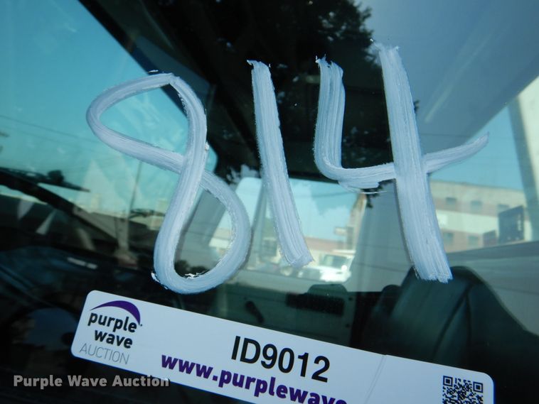 image for item ID9012 2000 International 4900  bucket truck