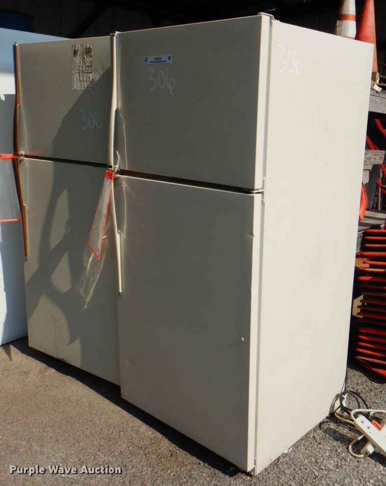 (2) refrigerators in Tulsa, OK Item ID9024 sold Purple Wave